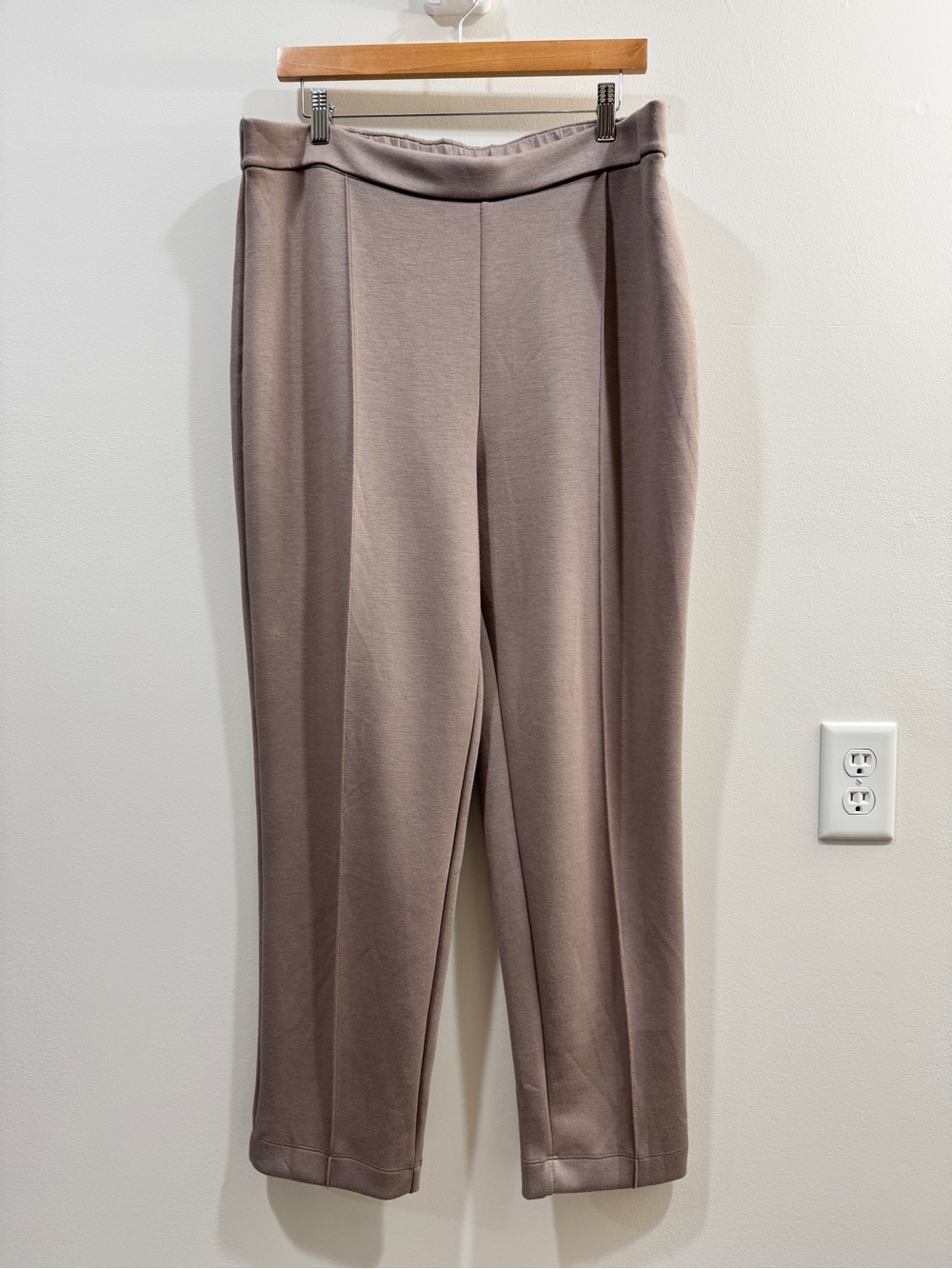 NWT Elie Tahari “Elie.” Smokey Taupe Scuba Pintuck Pants XL